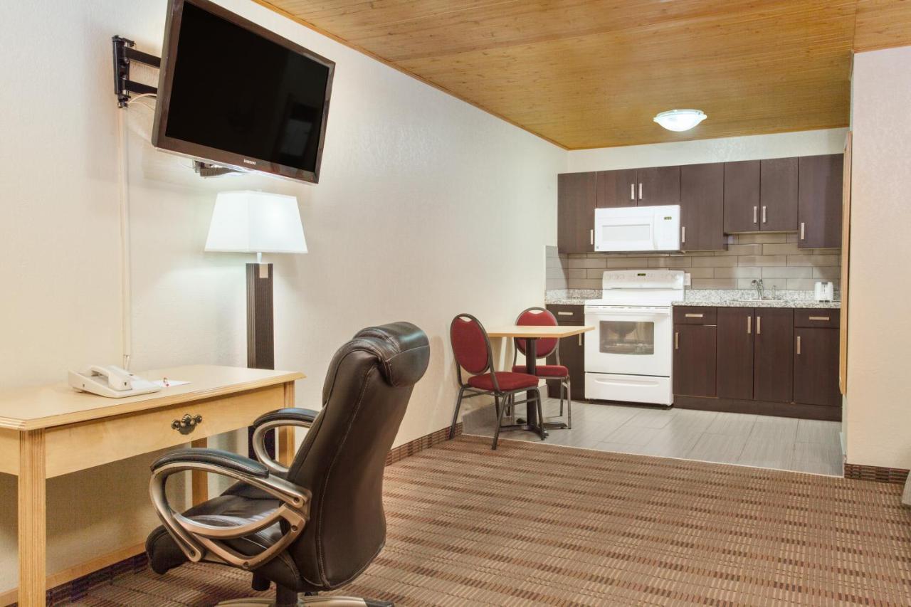Econo Lodge Inn & Suites Medicine Hat Eksteriør billede