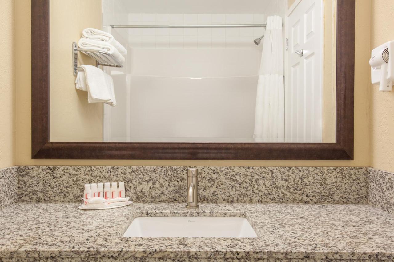 Econo Lodge Inn & Suites Medicine Hat Eksteriør billede