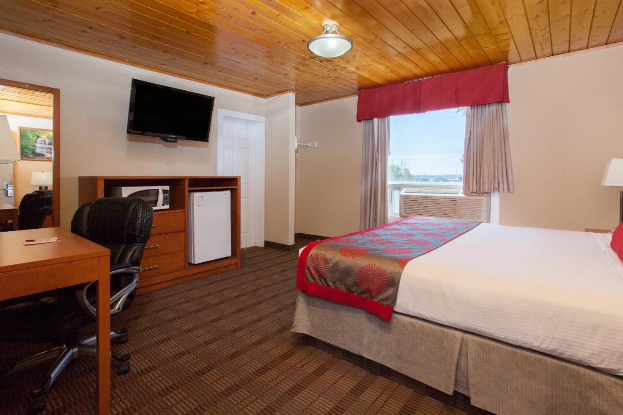 Econo Lodge Inn & Suites Medicine Hat Eksteriør billede