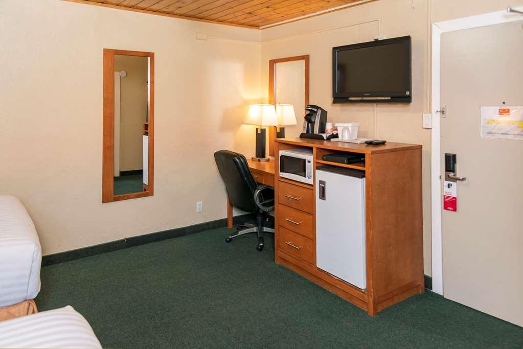 Econo Lodge Inn & Suites Medicine Hat Værelse billede