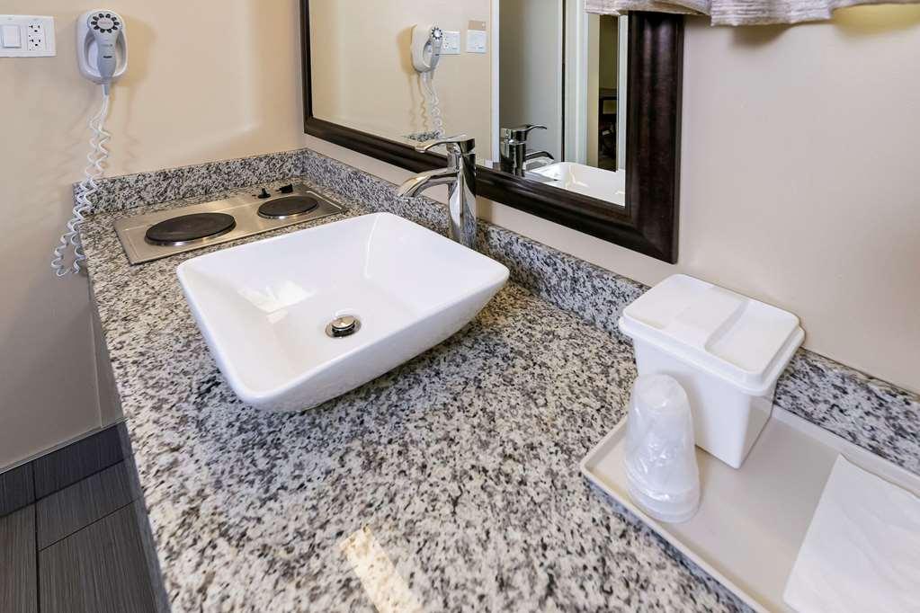 Econo Lodge Inn & Suites Medicine Hat Eksteriør billede
